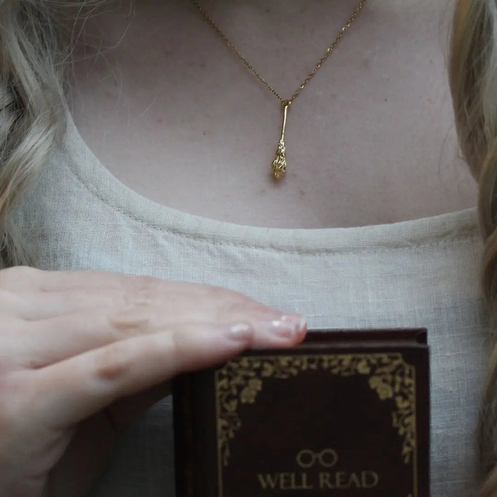 "A History of Magic" Ketting