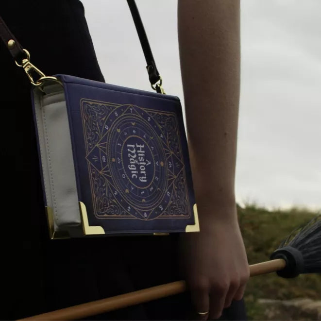 "A History of Magic" Crossbody tas