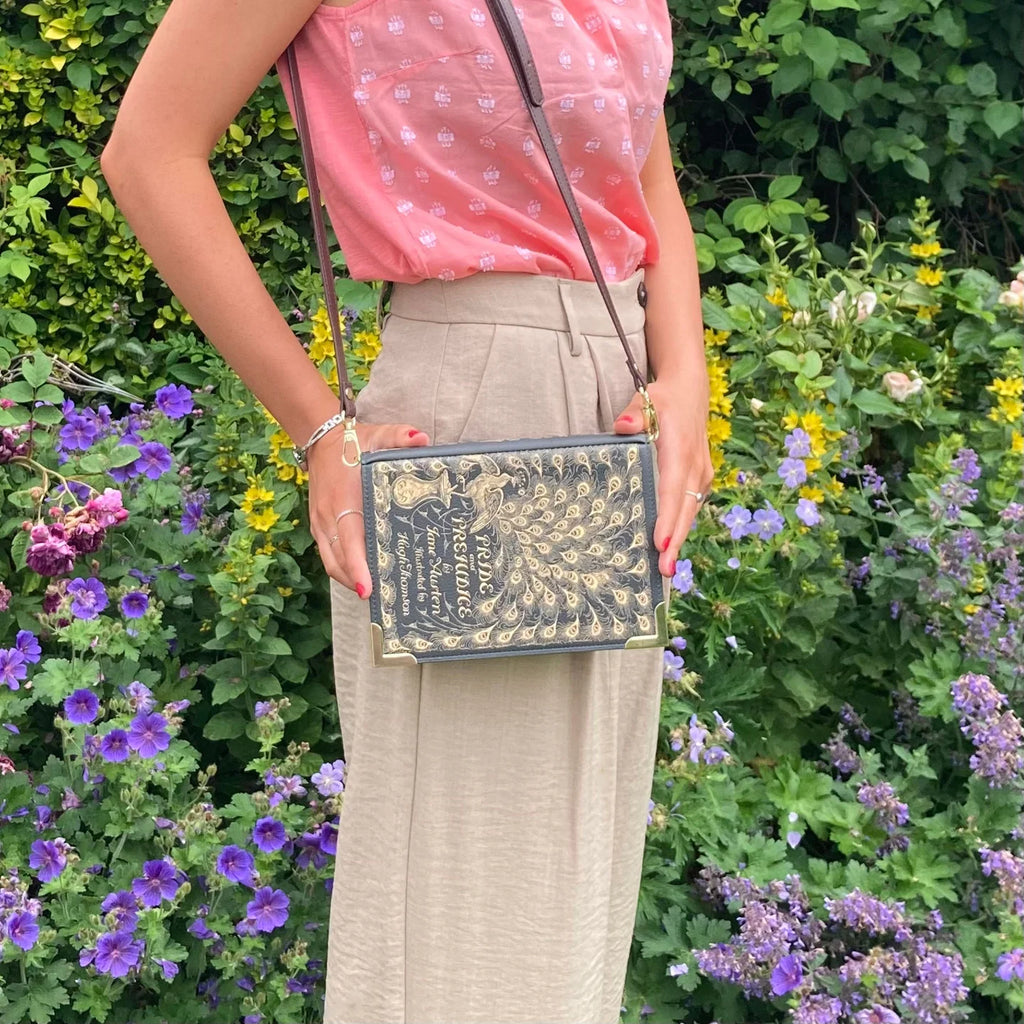 "Pride & Prejudice" Crossbody handtas (Groot)